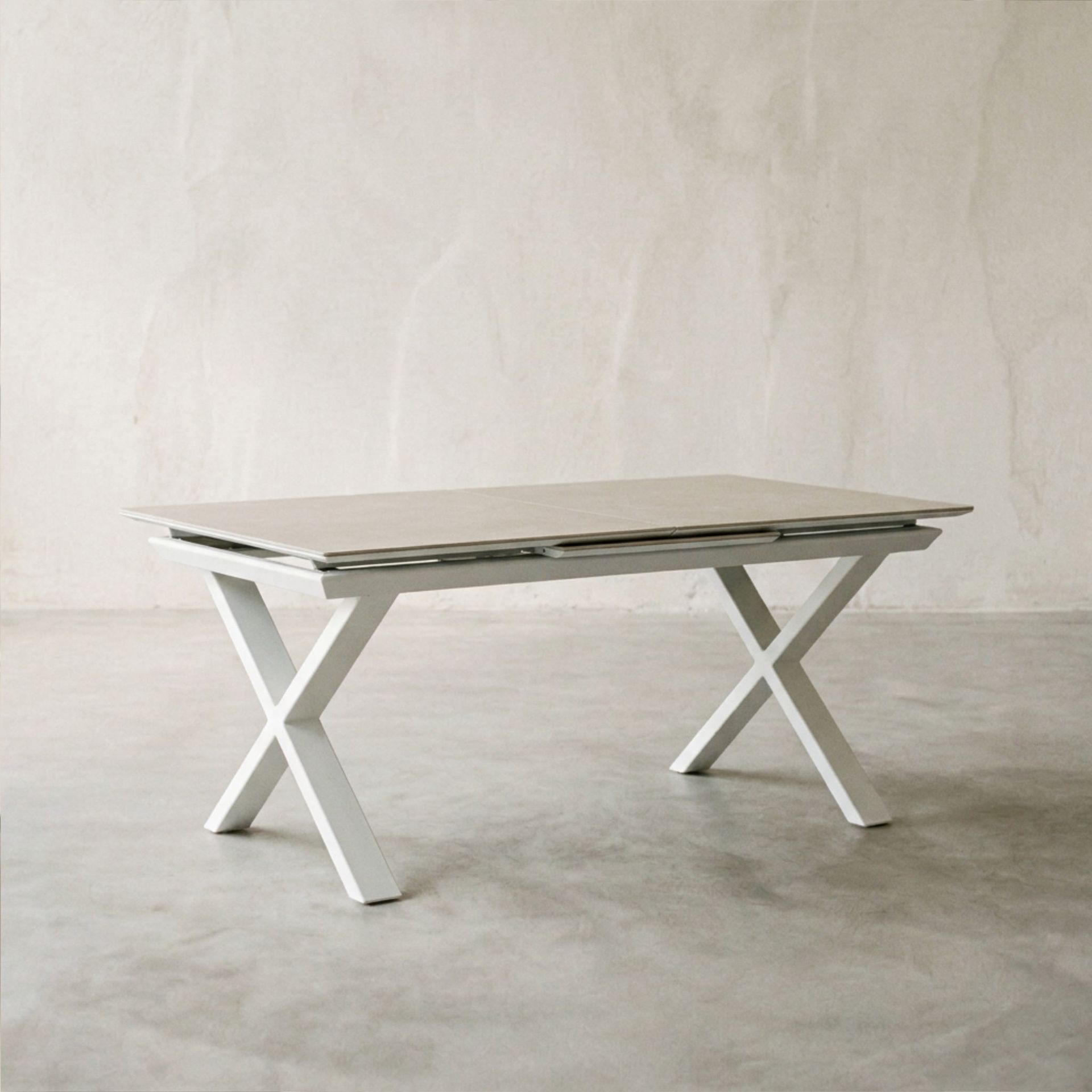 Mesa extensible Carson 100x180/240 cm aluminio blanco top mesa porcelánico gris | Kubu #