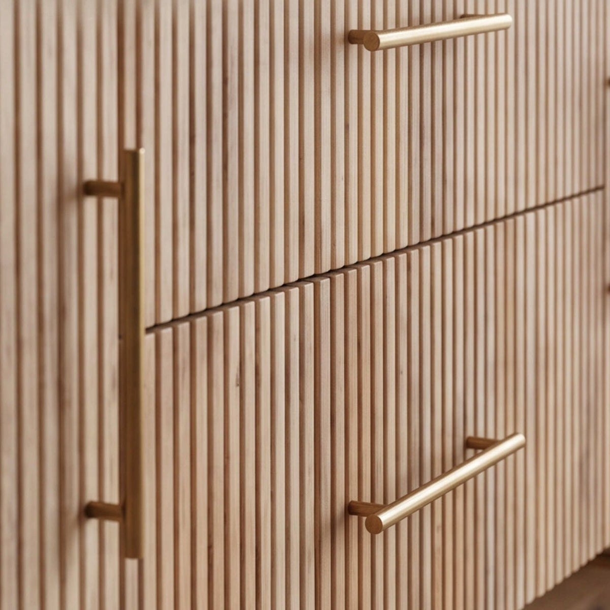 Aparador Bristol 2 Puertas / 2 cajones 150x47x84cm | Madera de Mango y Mármol Blanco | KUBU #