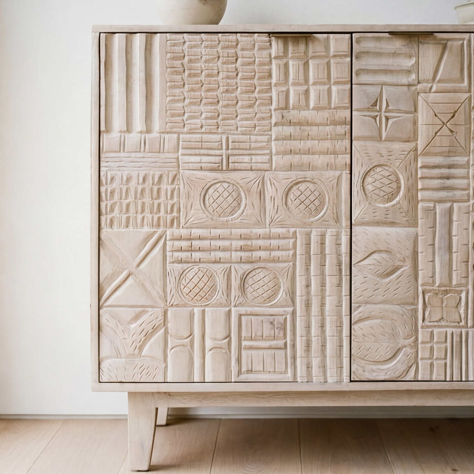 Aparador de Madera de Mango Maya 90 cm | Diseño de 2 Puertas | KUBU #