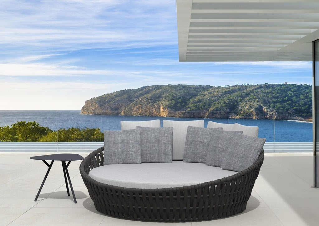 Daybed Meridian Antracita: Estilo y Confort al Aire Libre | Kubu #