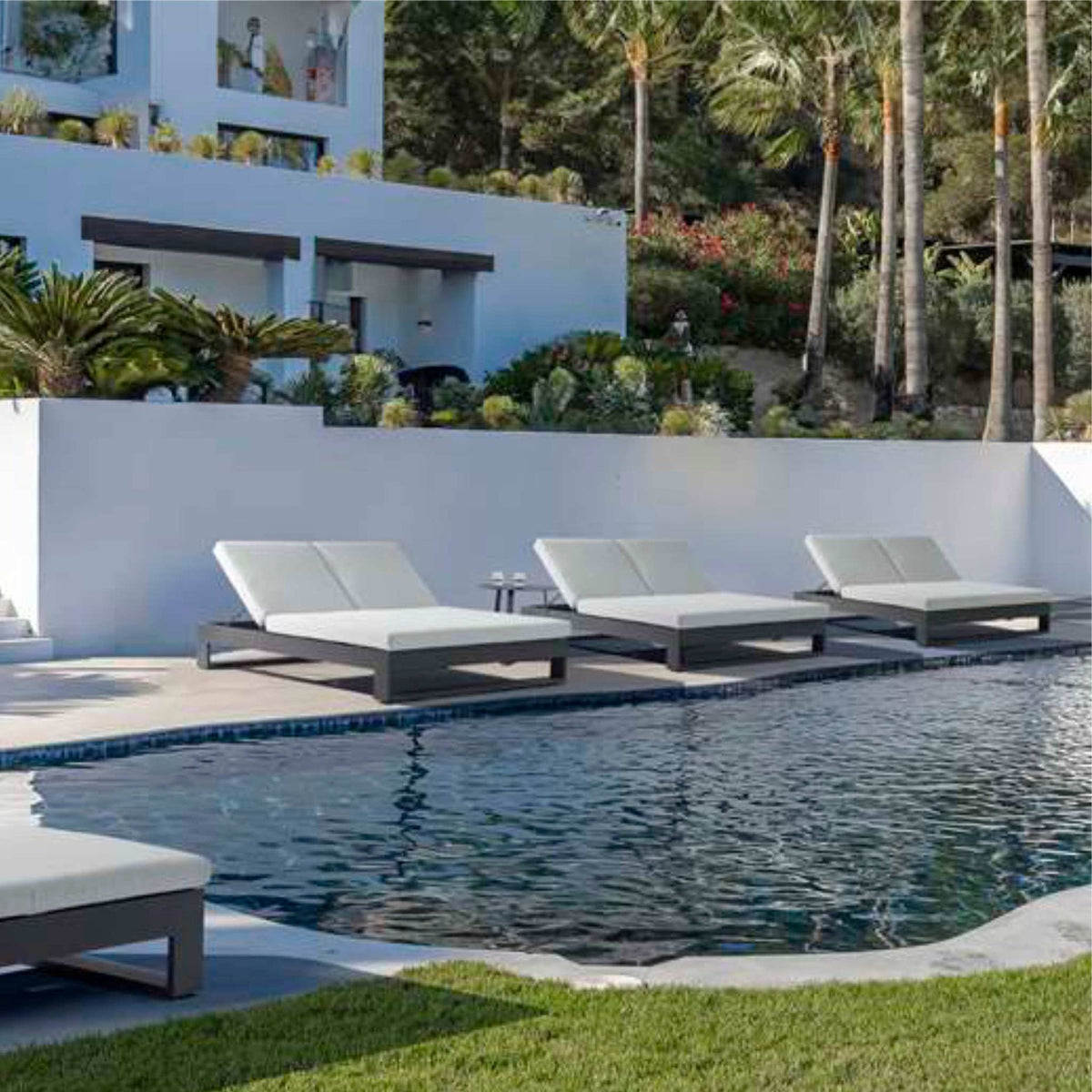 Daybed Niland aluminio antracita y textil gris medio | KUBU #
