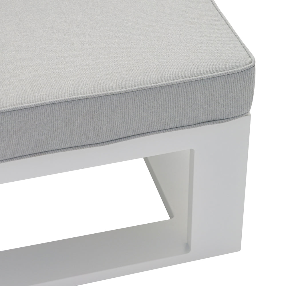 Módulo rincón Niland aluminio blanco y cojinería gris claro. | Kubu #