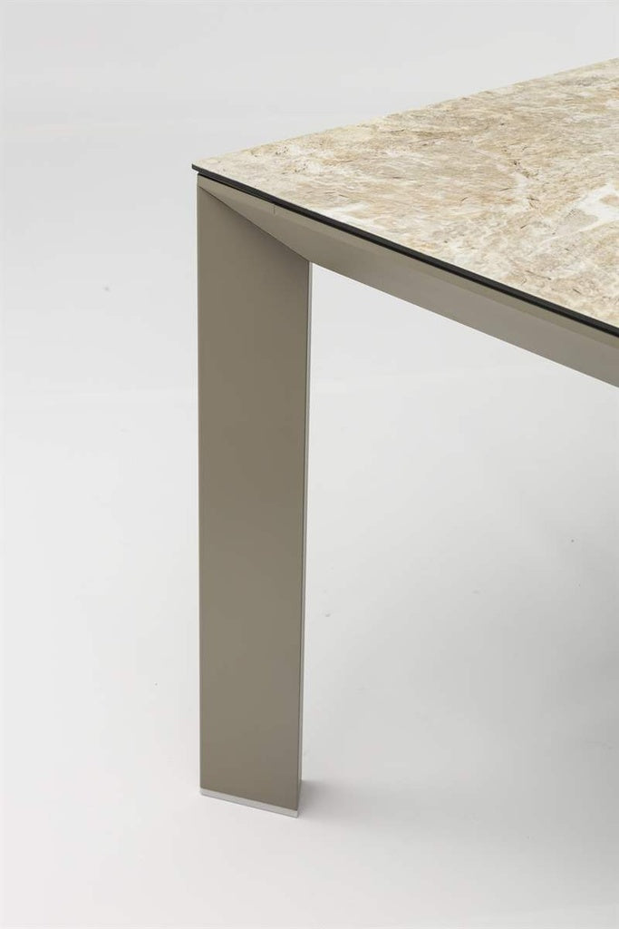 Mesa de comedor Orick 210*90 cm aluminio taupe y cristal cerámico beige. | Kubu #