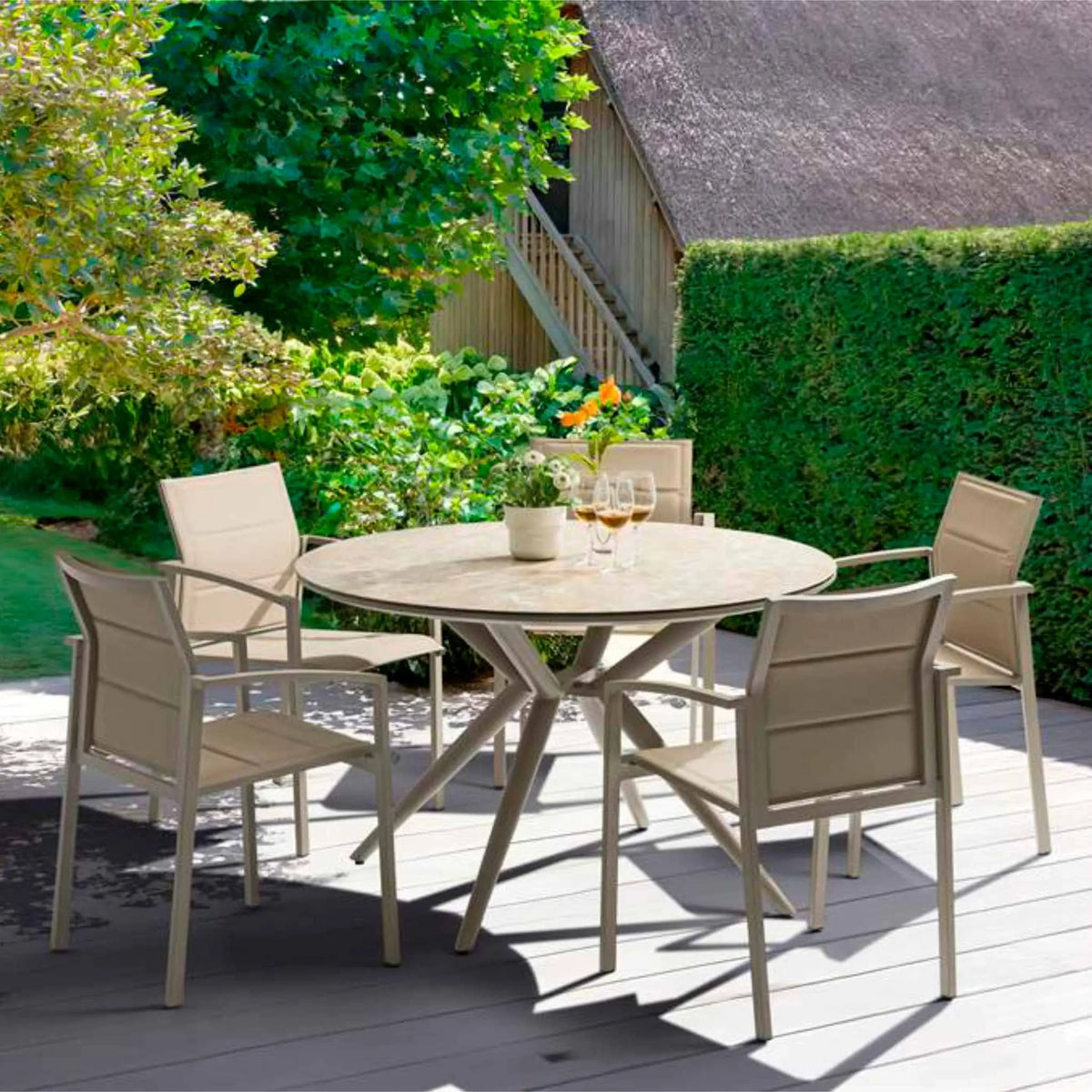 Mesa redonda Orick Ø 120 cm aluminio taupe cristal cerámico beige. | KUBU #