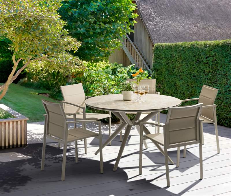 Mesa redonda Orick Ø 120 cm aluminio taupe cristal cerámico beige.
