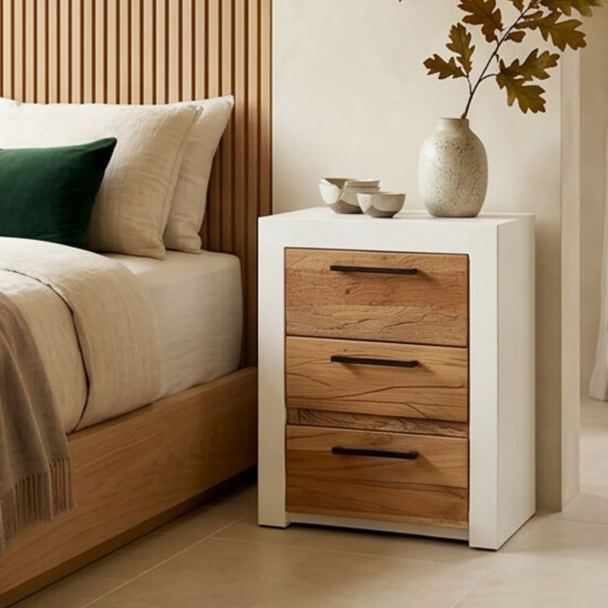 Mesita de Noche Mahón 50x35x60 cm | 3 Cajones de Acacia y Blanco Mate | KUBU #