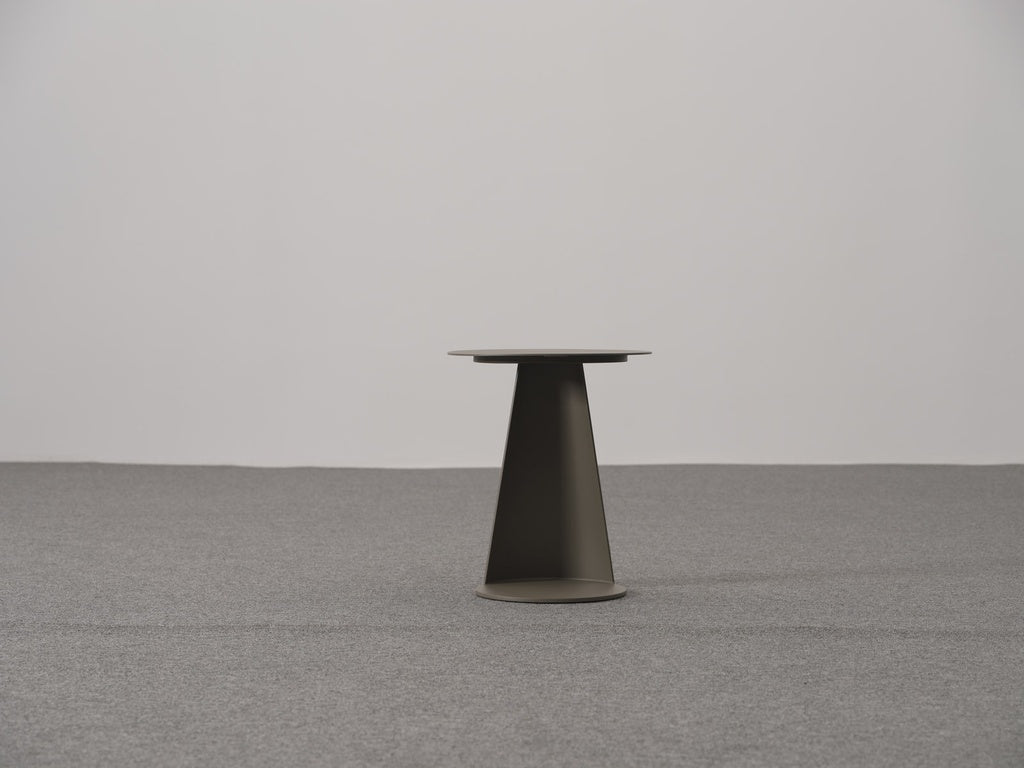 Mesita lateral redonda Corinto aluminio taupe | Kubu #