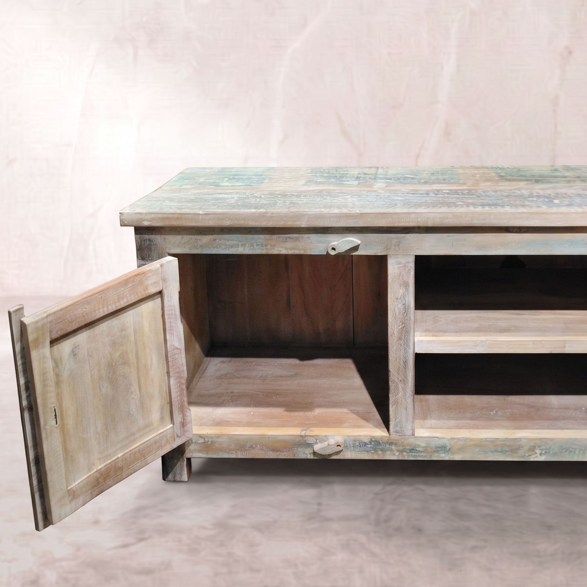 Mueble TV Alhmirah 2 puertas 160x43x60cm | Madera de Mango | KUBU #