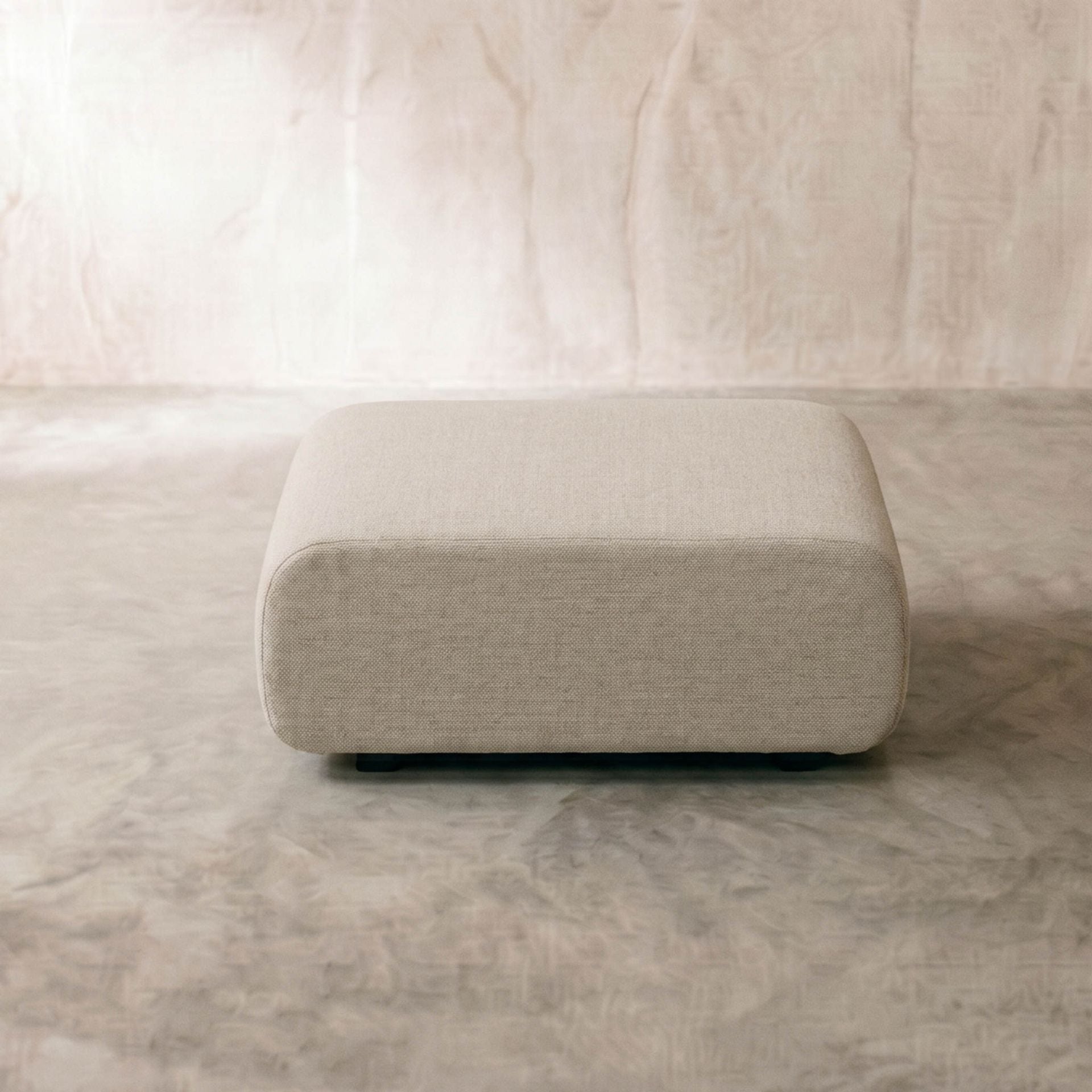 Puff Exterior Riverside: Elegancia y Durabilidad al Aire Libre | Kubu #