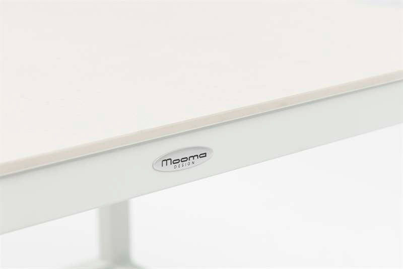 Set mesas auxiliares Silai aluminio blanco top porcelánico beige. | Kubu #
