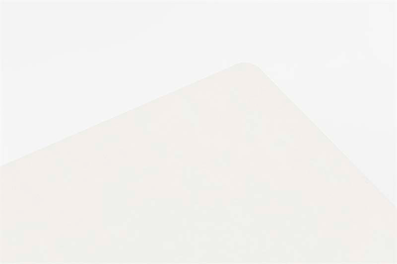 Set mesas auxiliares Silai aluminio blanco top porcelánico beige. | Kubu #