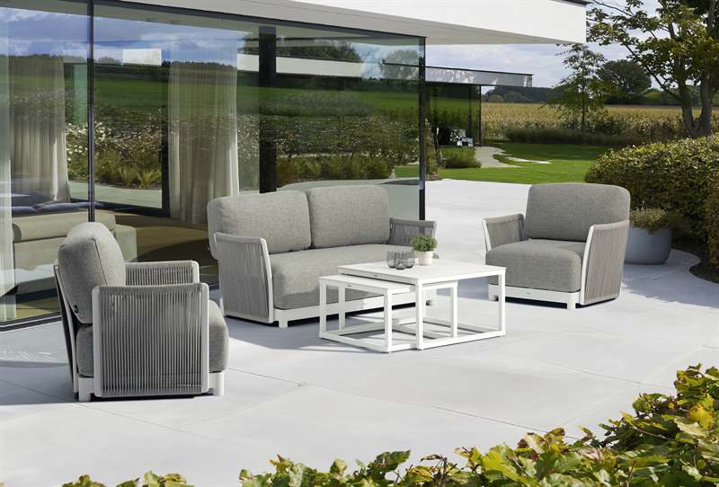 Set mesas auxiliares Silai aluminio blanco top porcelánico beige. | Kubu #