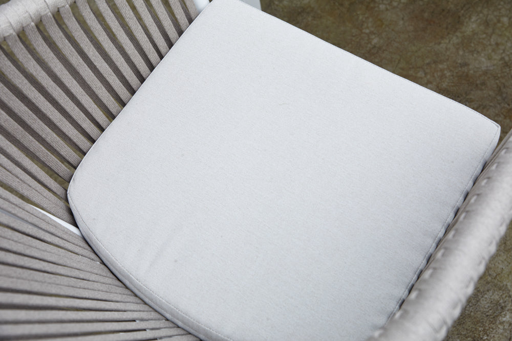 Sillón Ukiah aluminio blanco con cuerda y cojín greige | Kubu #