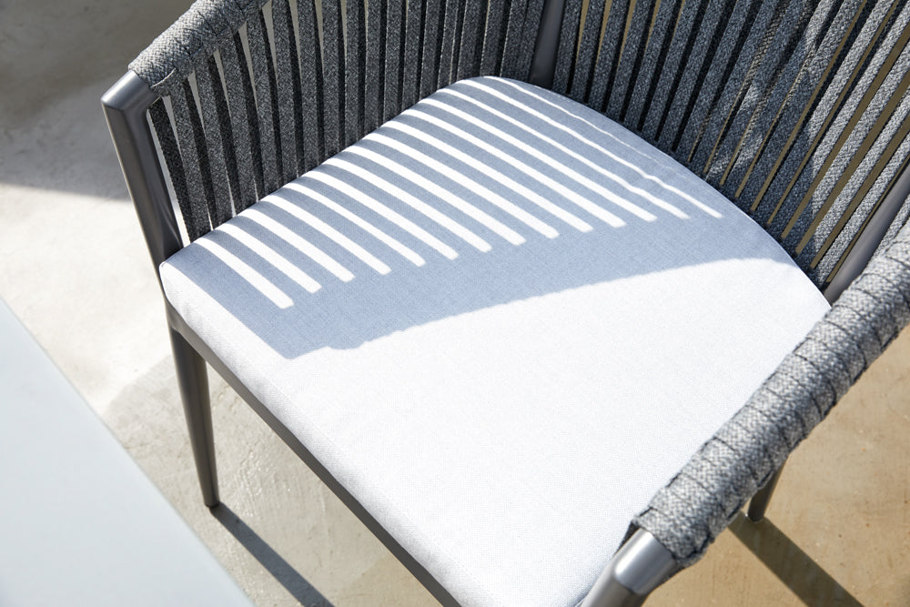 Sillón Ukiah aluminio y cuerda antracita con cojín gris medio | Kubu #