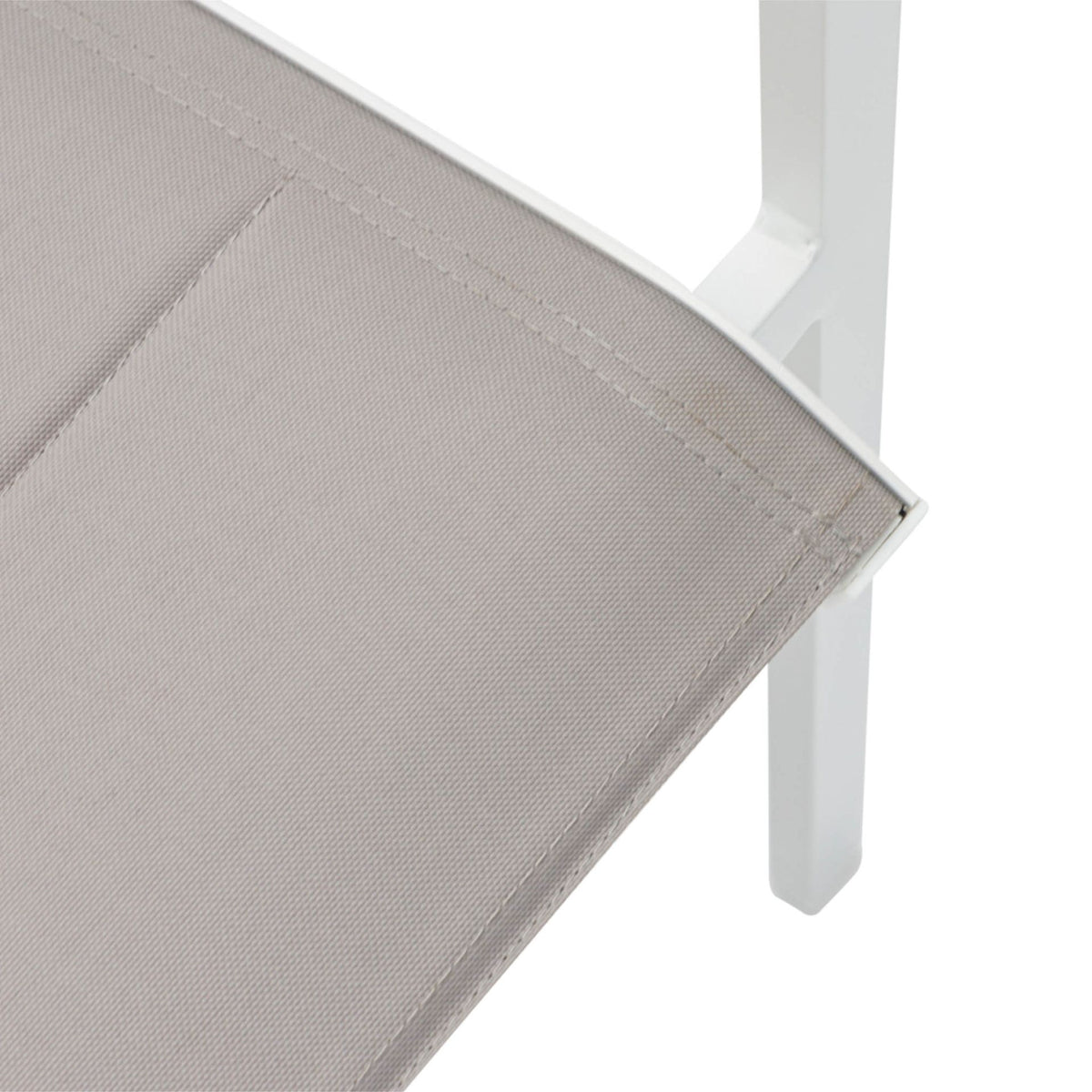 Sillón de comedor ORICK aluminio blanco y textil gris claro | KUBU #