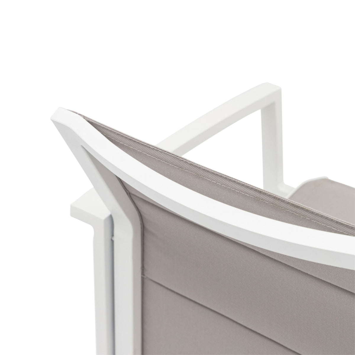 Sillón de comedor ORICK aluminio blanco y textil gris claro | KUBU #