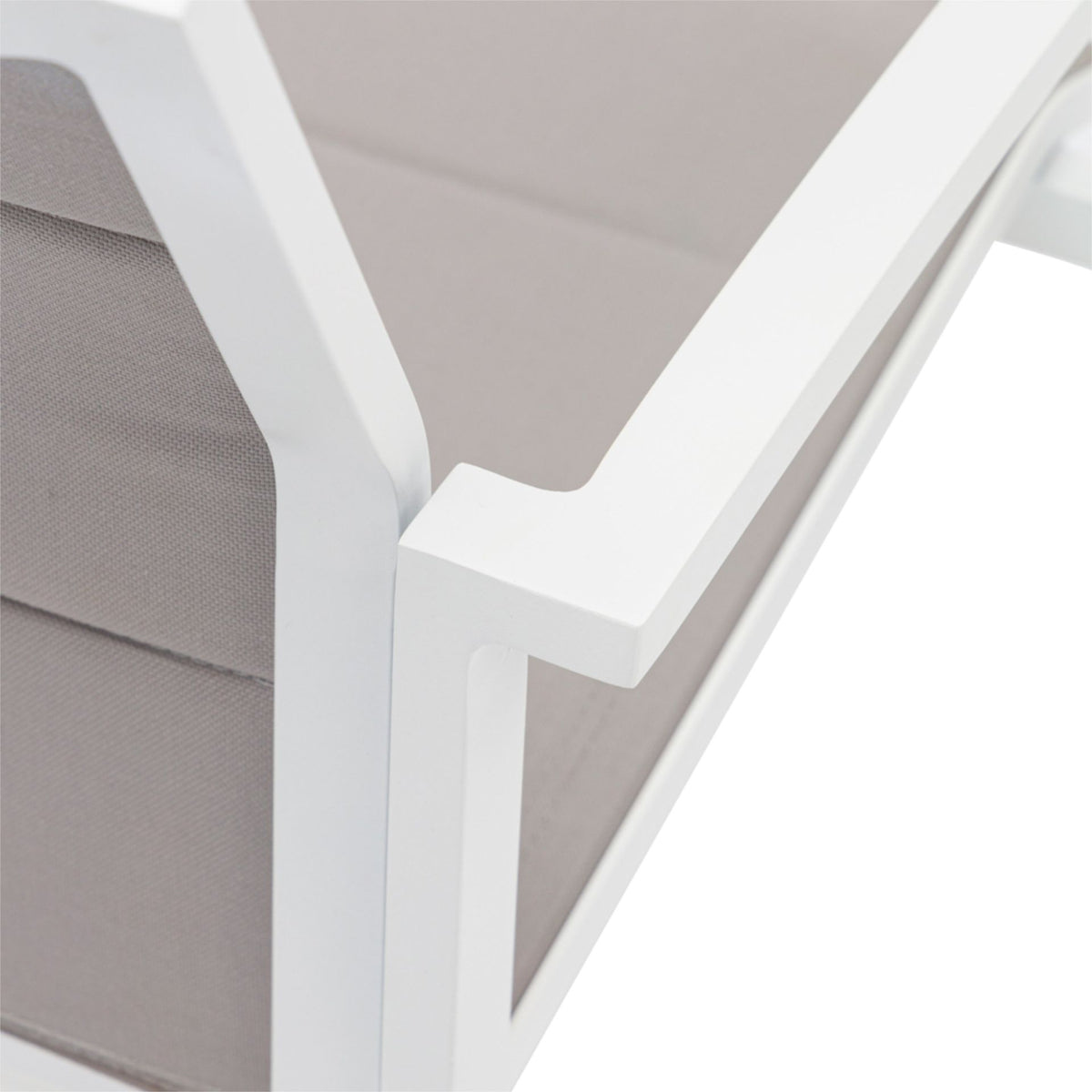 Sillón de comedor ORICK aluminio blanco y textil gris claro | KUBU #