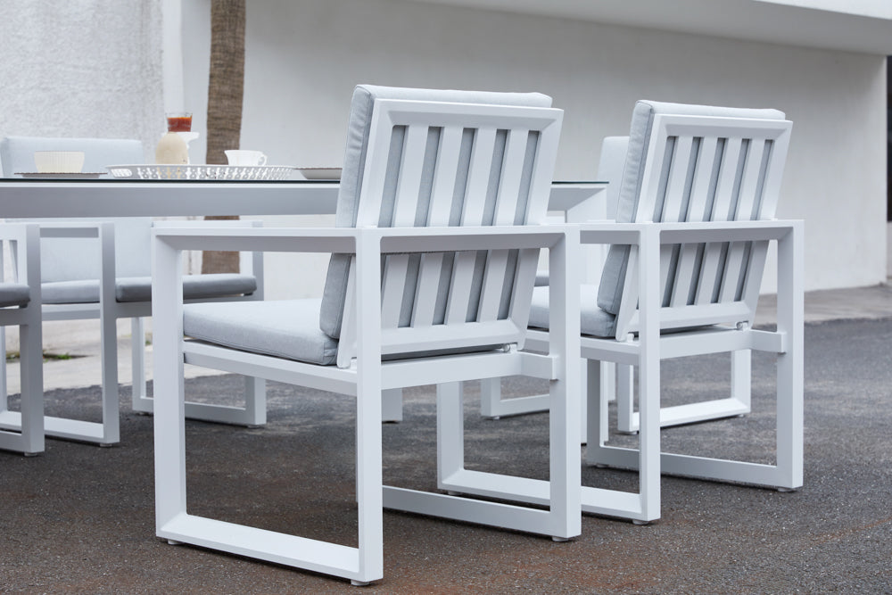 Sillón de comedor Onix aluminio blanco y cojinería gris claro | Kubu #