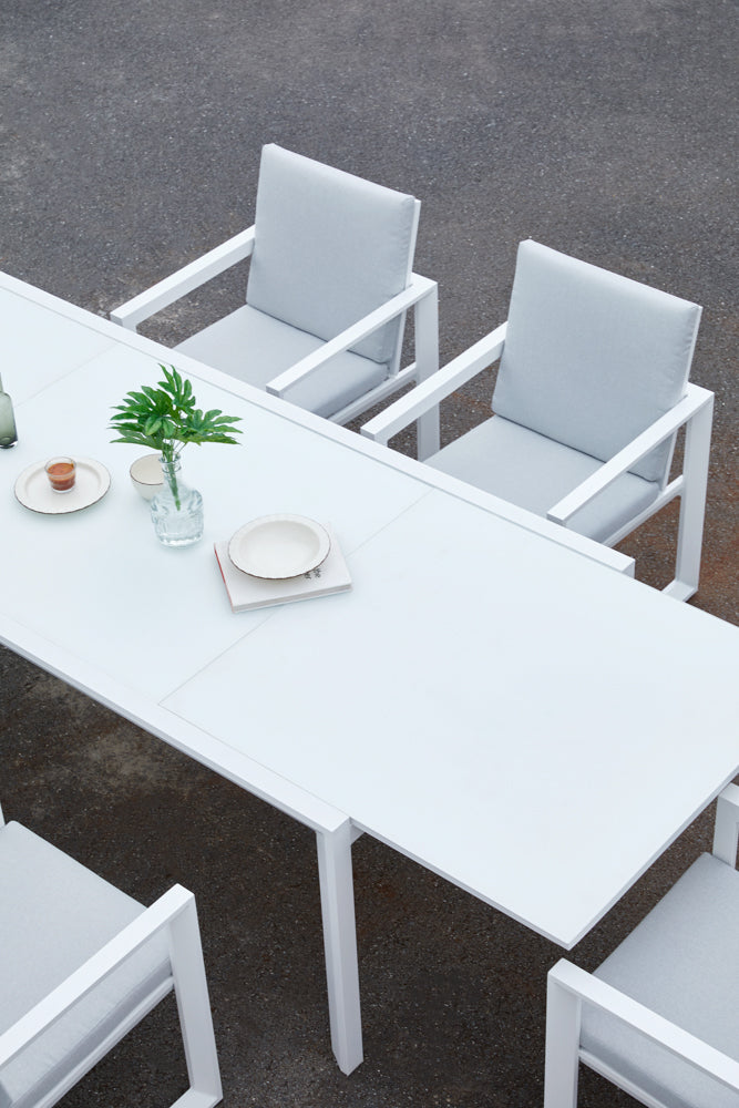 Sillón de comedor Onix aluminio blanco y cojinería gris claro | Kubu #