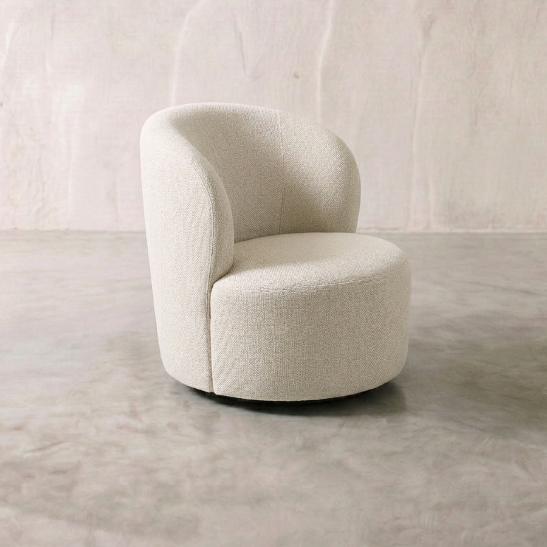Sillón giratorio Wilson tapizado en tejido blanco | Kubu #