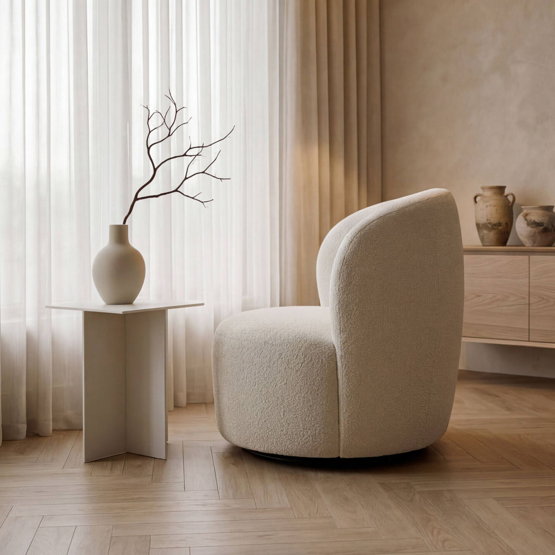 Sillón giratorio Wilson tapizado en tejido blanco | Kubu #