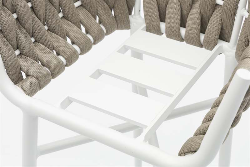 Sillón para barra de bar Meridian aluminio blanco cuerda greige y textil greige | Kubu #
