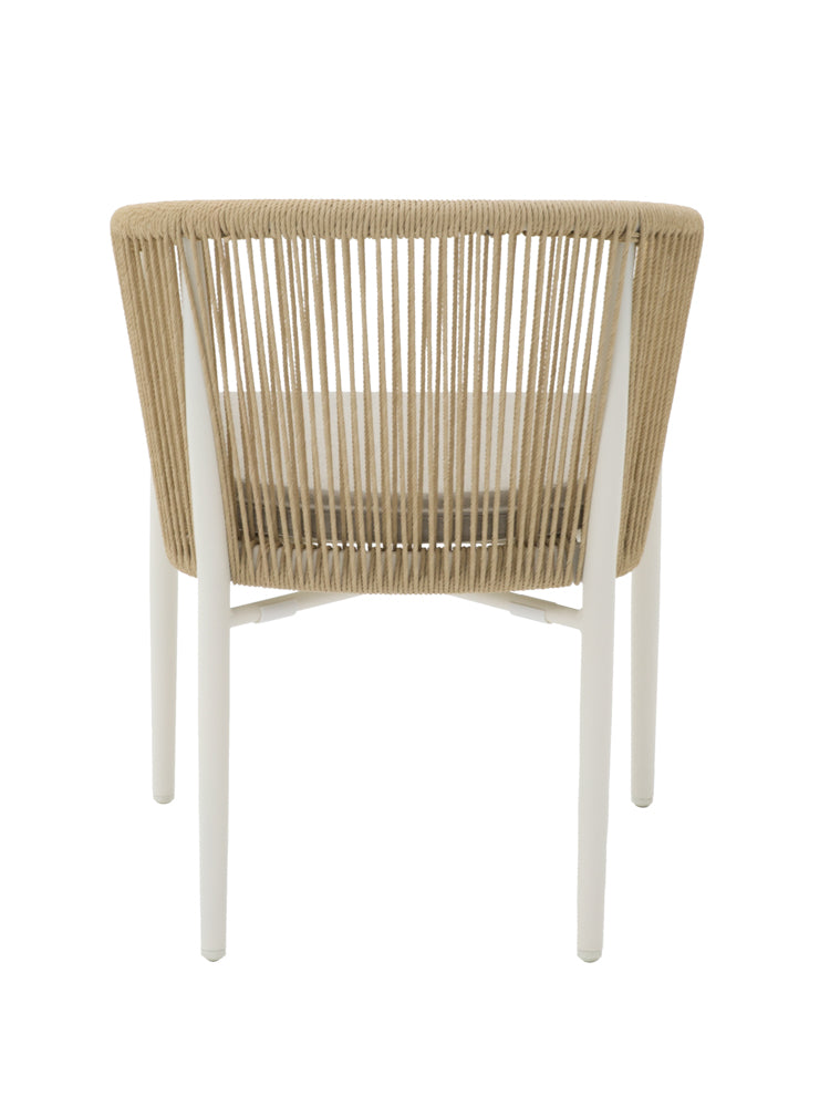 Silla con brazos Fairlee aluminio blanco bone y trenzado natural | Kubu #