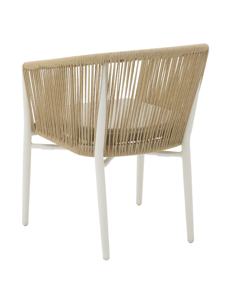 Silla con brazos Fairlee aluminio blanco bone y trenzado natural | Kubu #