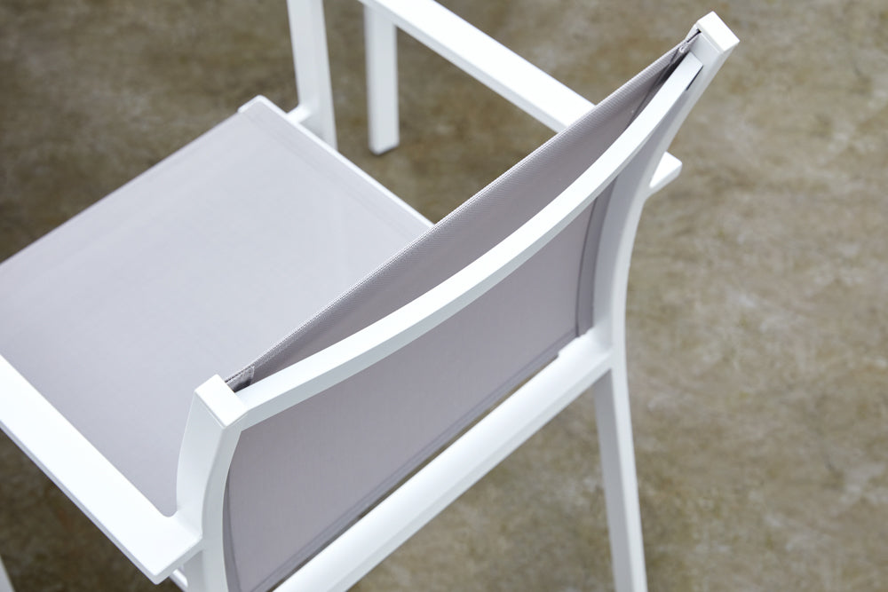 Silla de comedor Adin aluminio blanco y textilene gris claro