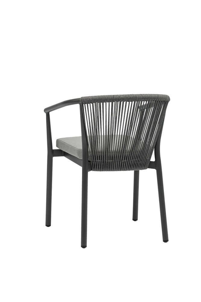 Silla de comedor Moana aluminio antracita cojín gris medio.