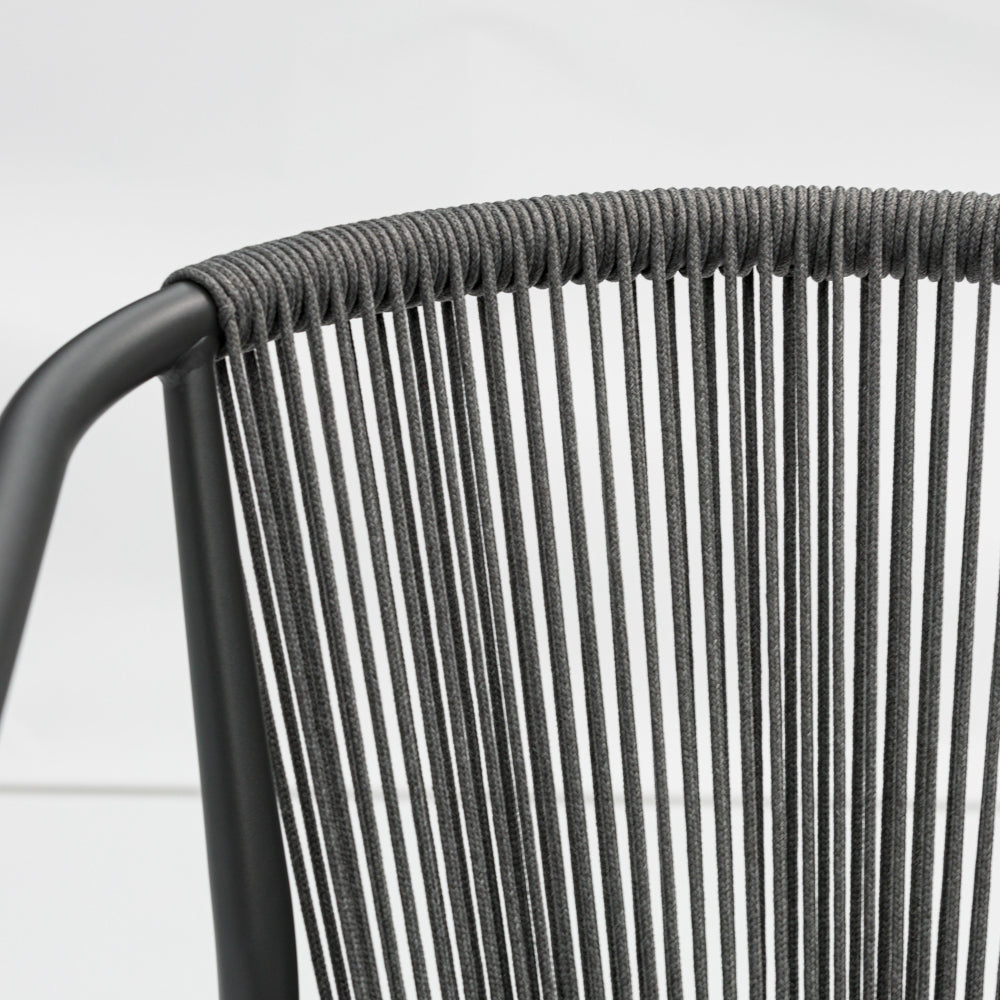Silla de comedor Moana aluminio antracita cojín gris medio.