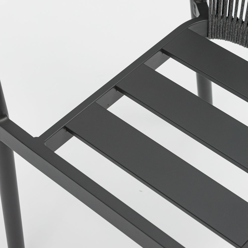 Silla de comedor Moana aluminio antracita cojín gris medio.