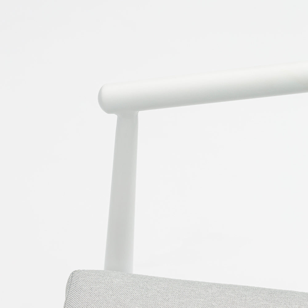 Silla de comedor Moana aluminio blanco con cojín gris claro