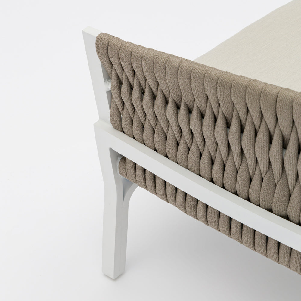 Sofá 1 plaza Anmore aluminio blanco textil greige | Kubu #