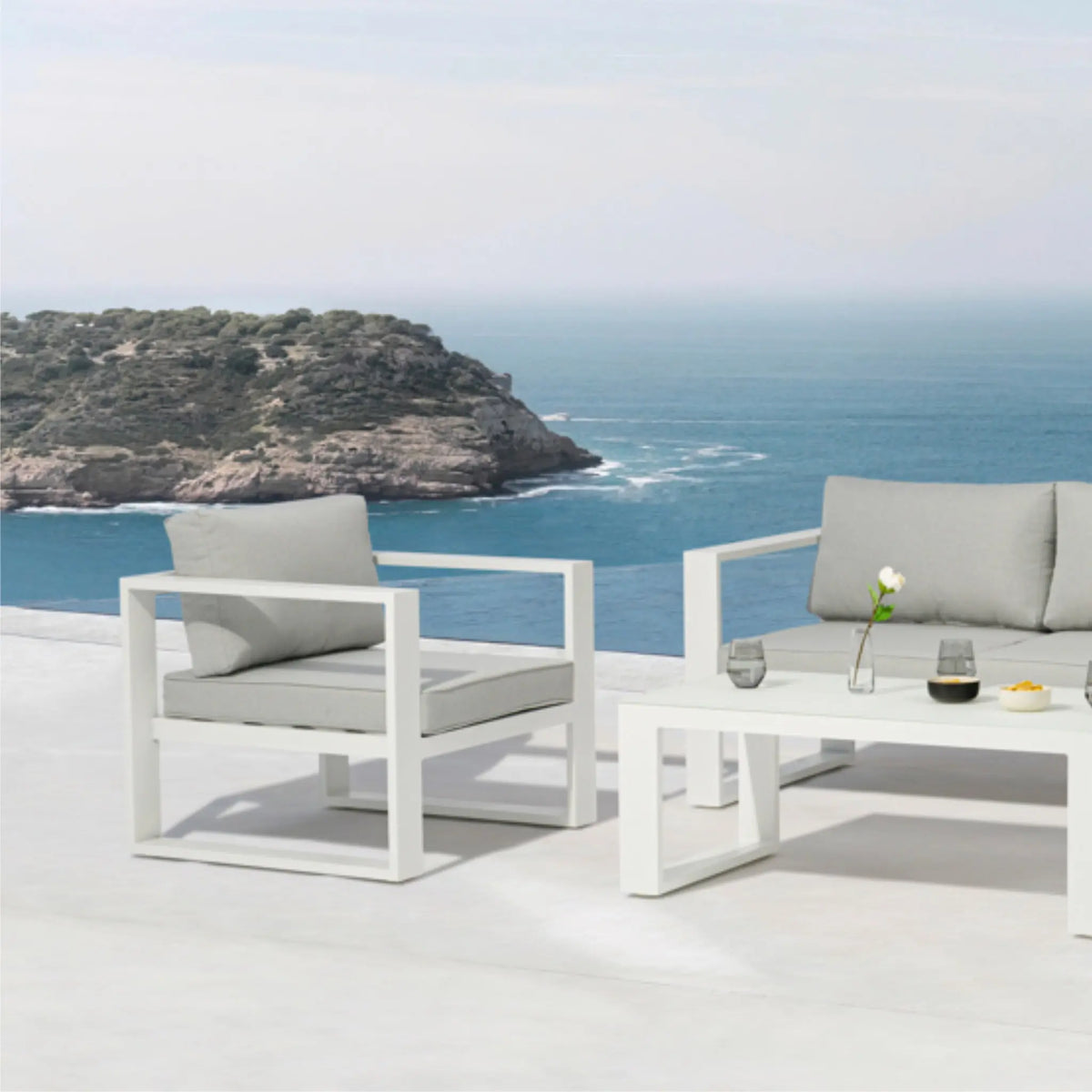 Sofá 1 plaza Niland aluminio y cojinería blanca | KUBU #