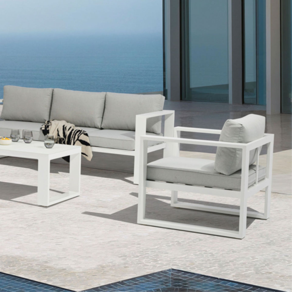 Sofá 1 plaza Niland aluminio y cojinería blanca | KUBU #