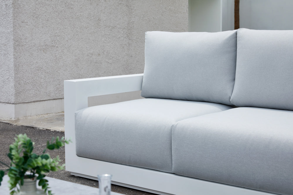 Sofá 3 plazas Onix aluminio blanco cojinería gris claro | Kubu #