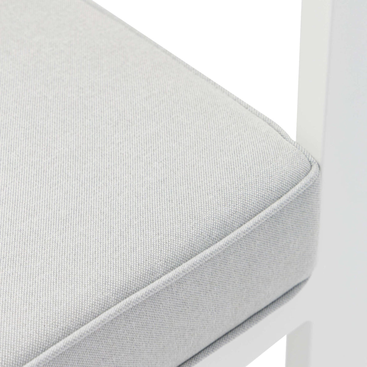 Sofá Individual Niland Aluminio Blanco y Cojines Gris Claro | KUBU #