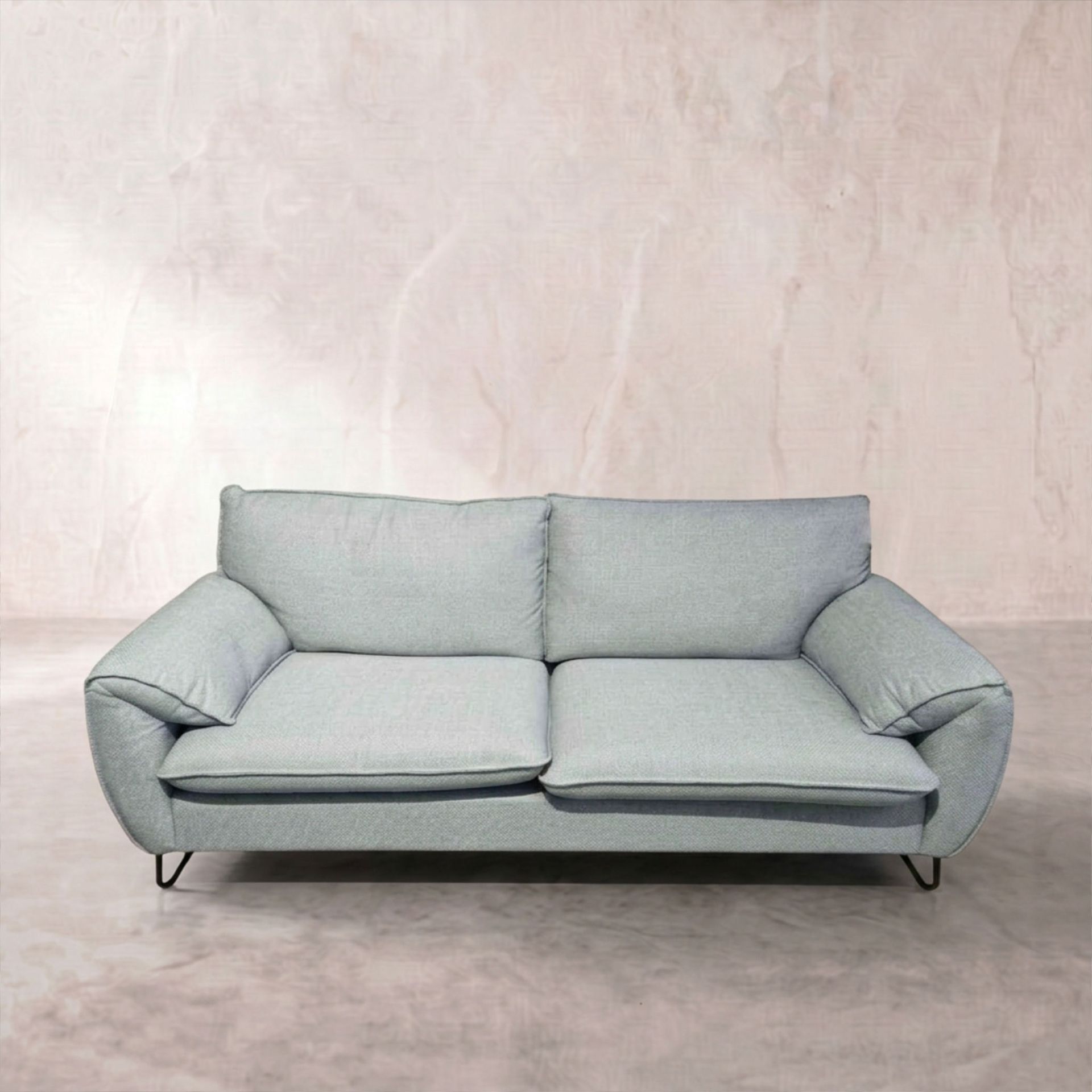 Sofá Lucaston 3 Plazas Aqua | Diseño Mid-Century y Confort | KUBU #