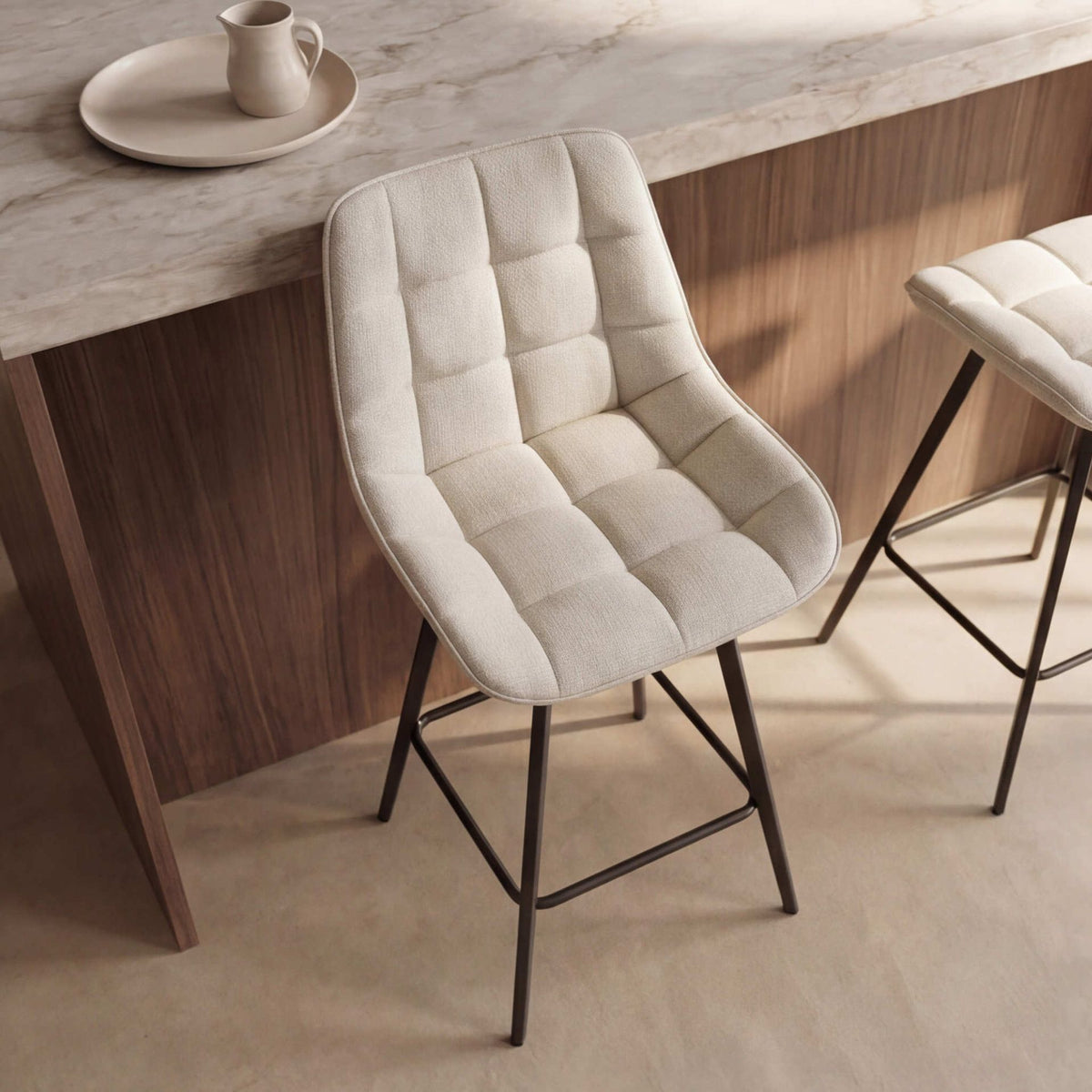 Taburete Alto Langley Marfil | Elegancia y Confort Atemporal | KUBU #