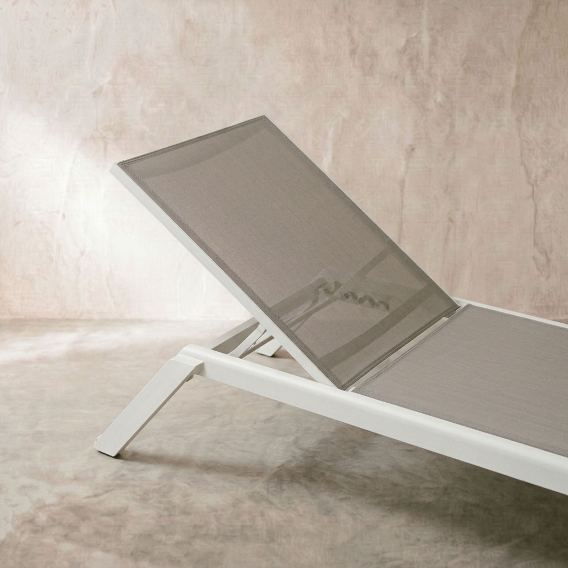 Tumbona Alameda aluminio blanco y textil gris claro | Kubu #