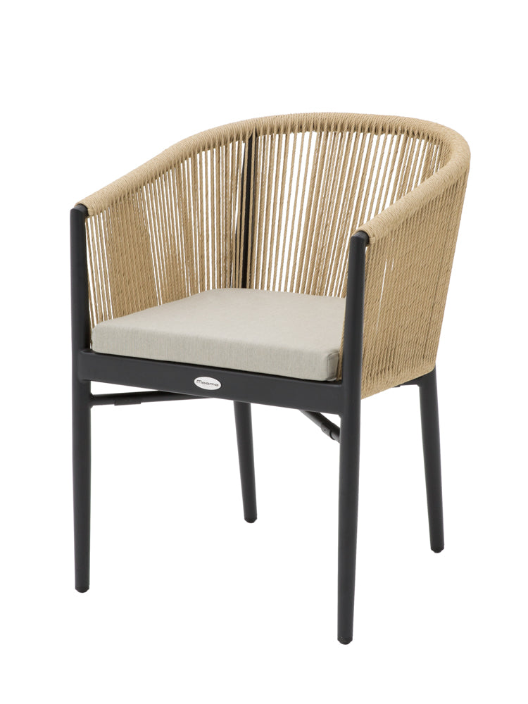 Silla con brazos Fairlee aluminio negro y trenzado natural | Kubu #