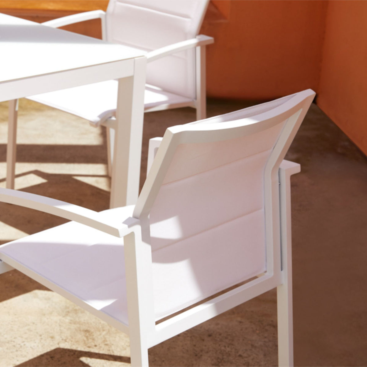 Sillón de comedor ORICK aluminio y textil blanco