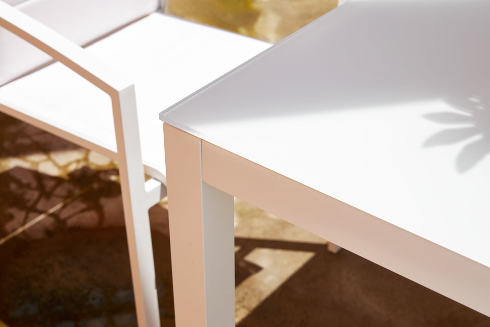 Mesa de comedor Adin 90 x 90 cm aluminio y cristal blanco