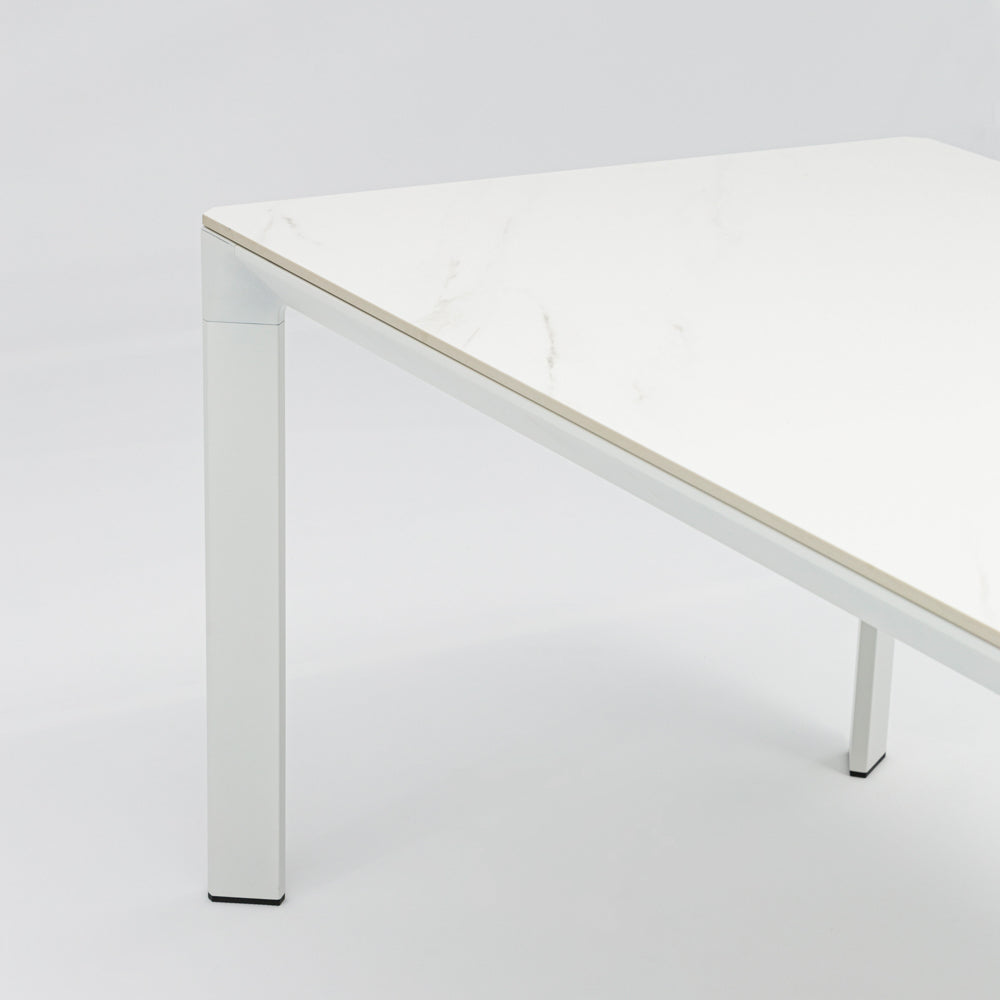 Mesa de comedor Boori 160x90 aluminio blanco top mesa porcelánico blanco | Kubu #