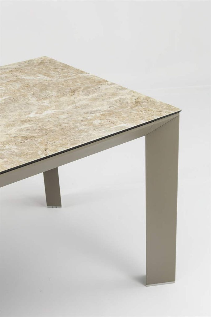Mesa de comedor Orick 210*90 cm aluminio taupe y cristal cerámico beige. | Kubu #