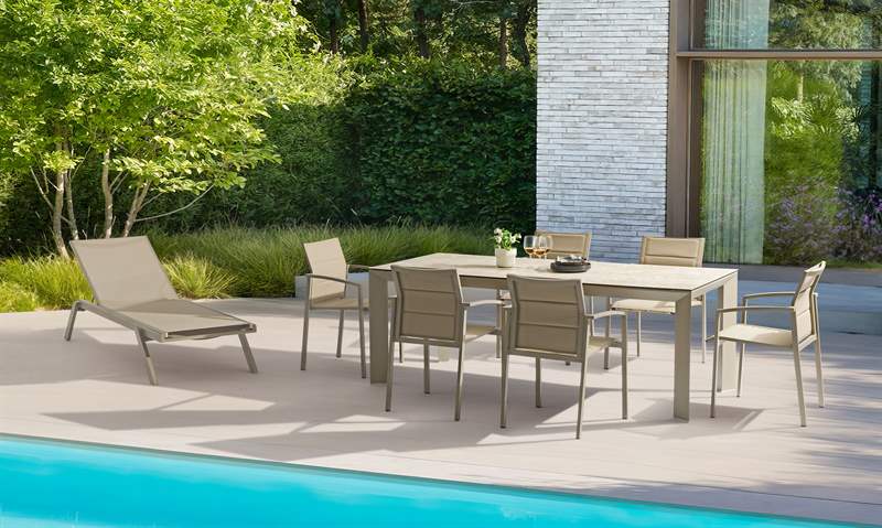 Mesa de comedor Orick 210*90 cm aluminio taupe y cristal cerámico beige. | Kubu #