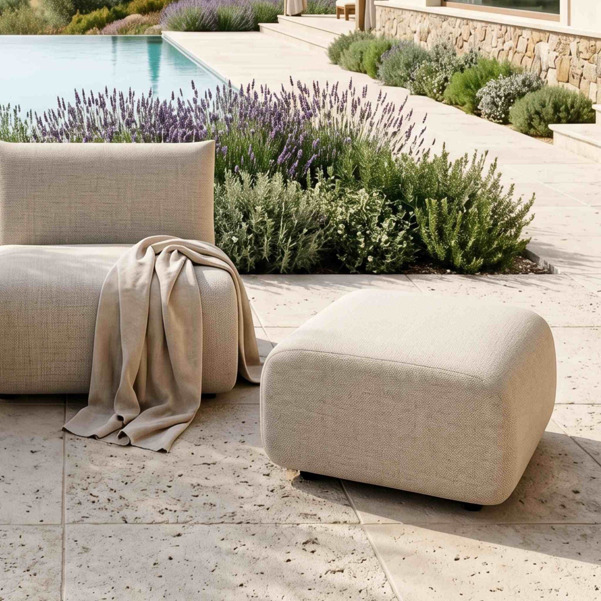 Puff Exterior Riverside: Elegancia y Durabilidad al Aire Libre | Kubu #