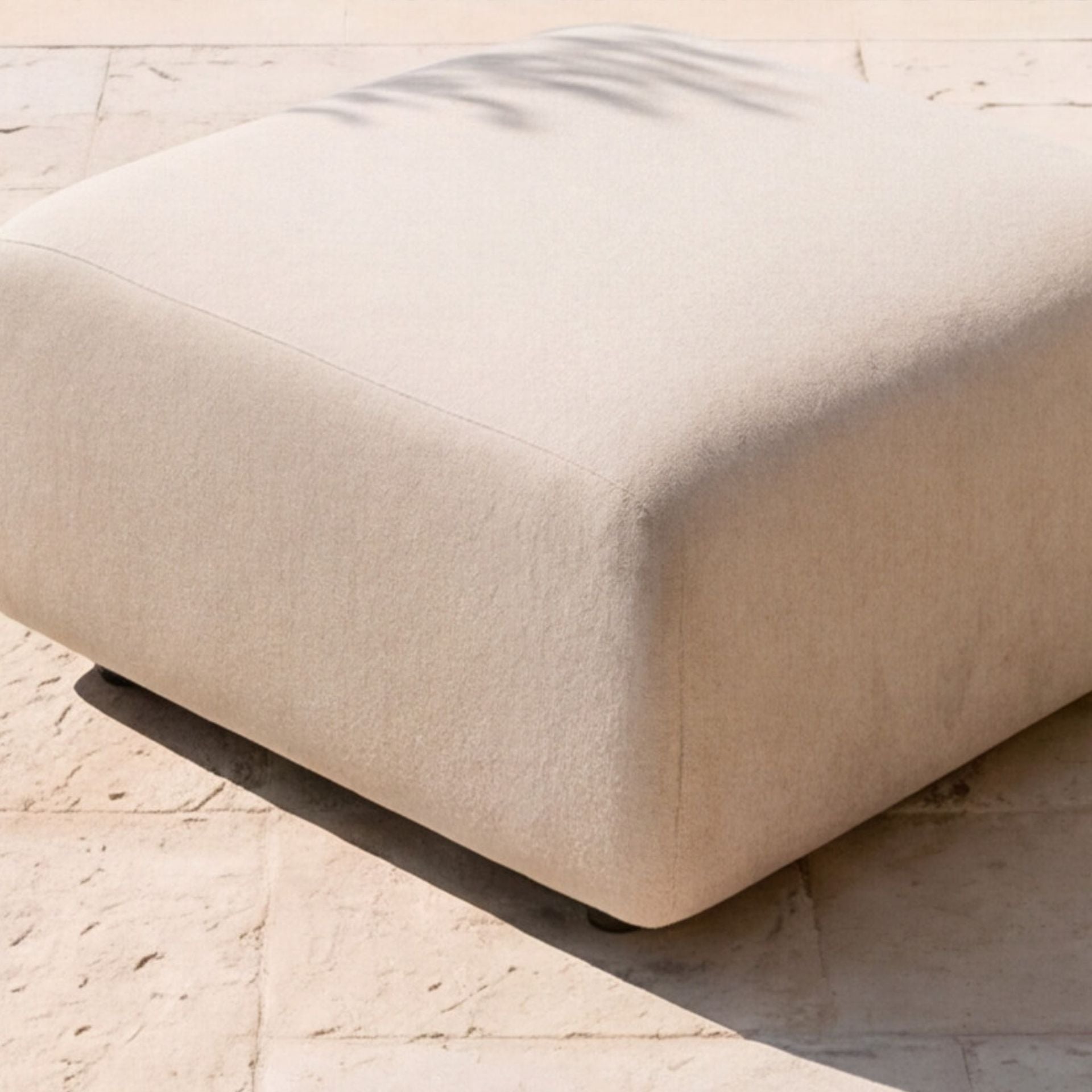 Puff Exterior Riverside: Elegancia y Durabilidad al Aire Libre | Kubu #