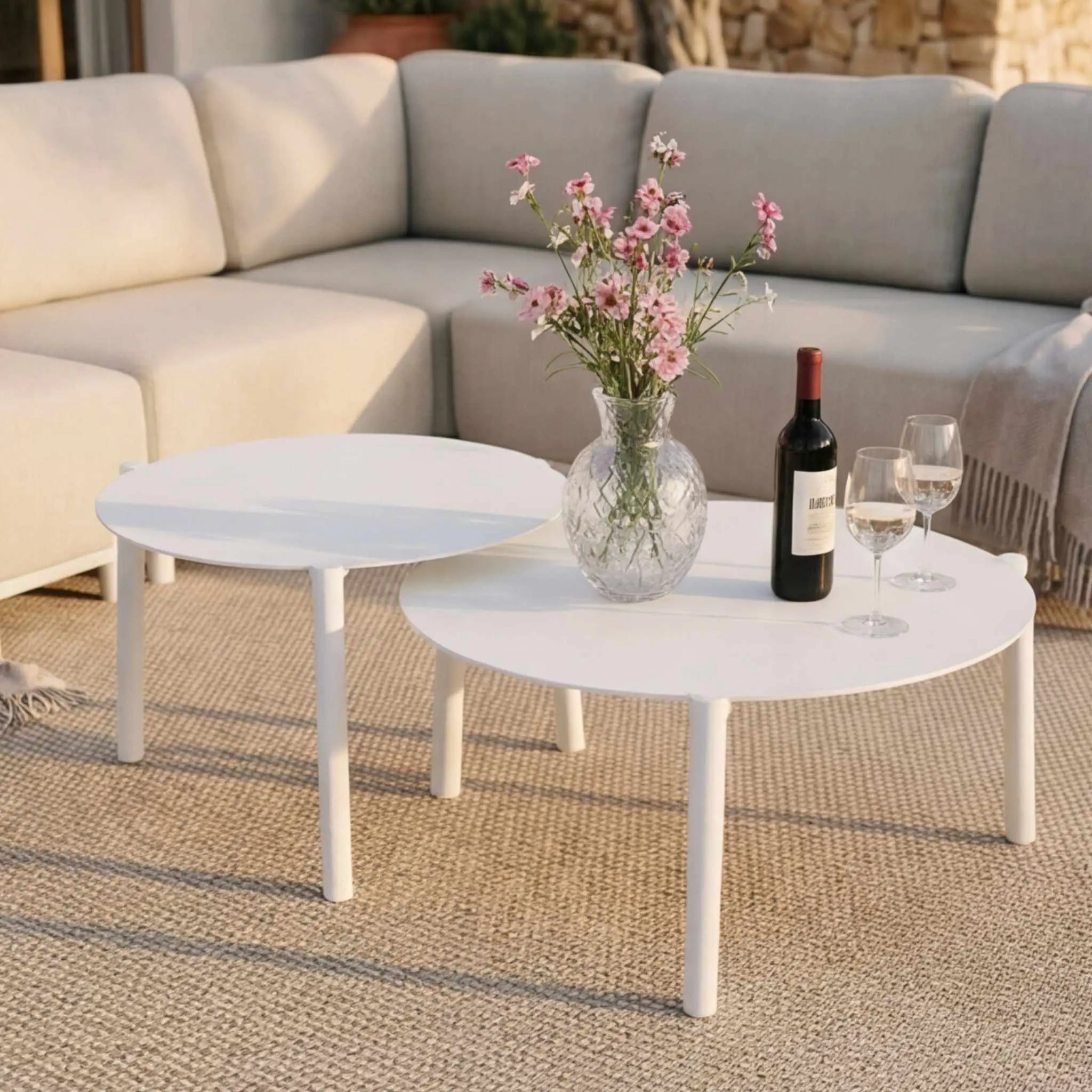 Set de mesas auxiliares Carson Ø 80 cm x 35 cm + Ø 60 cm x 42 cm aluminio blanco | Kubu #